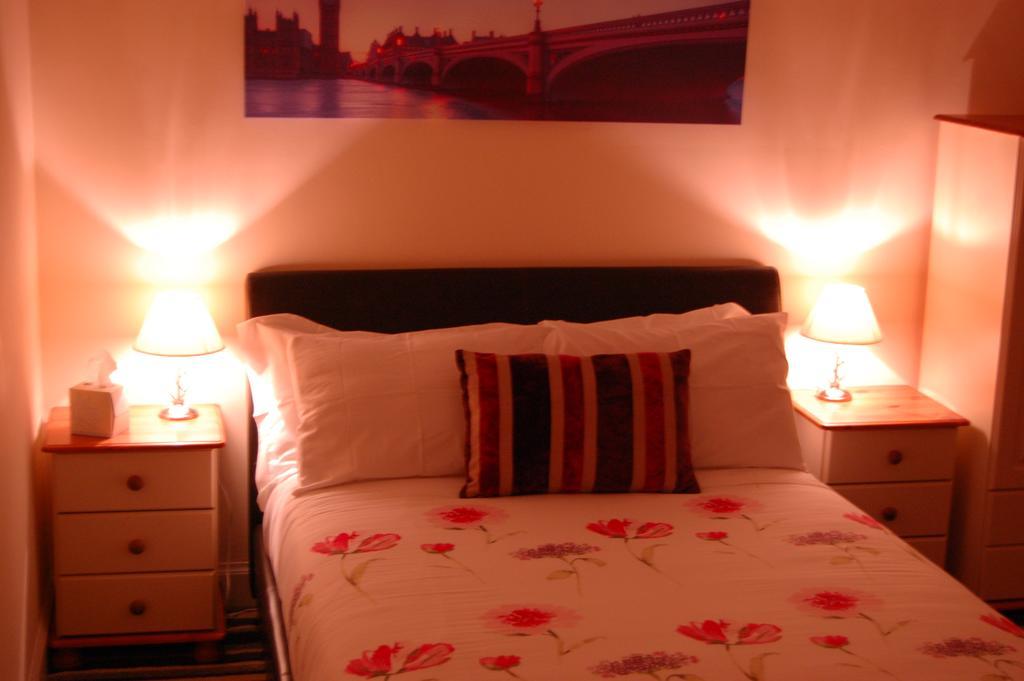 Dawn Break Bed and Breakfast Largs Rum bild